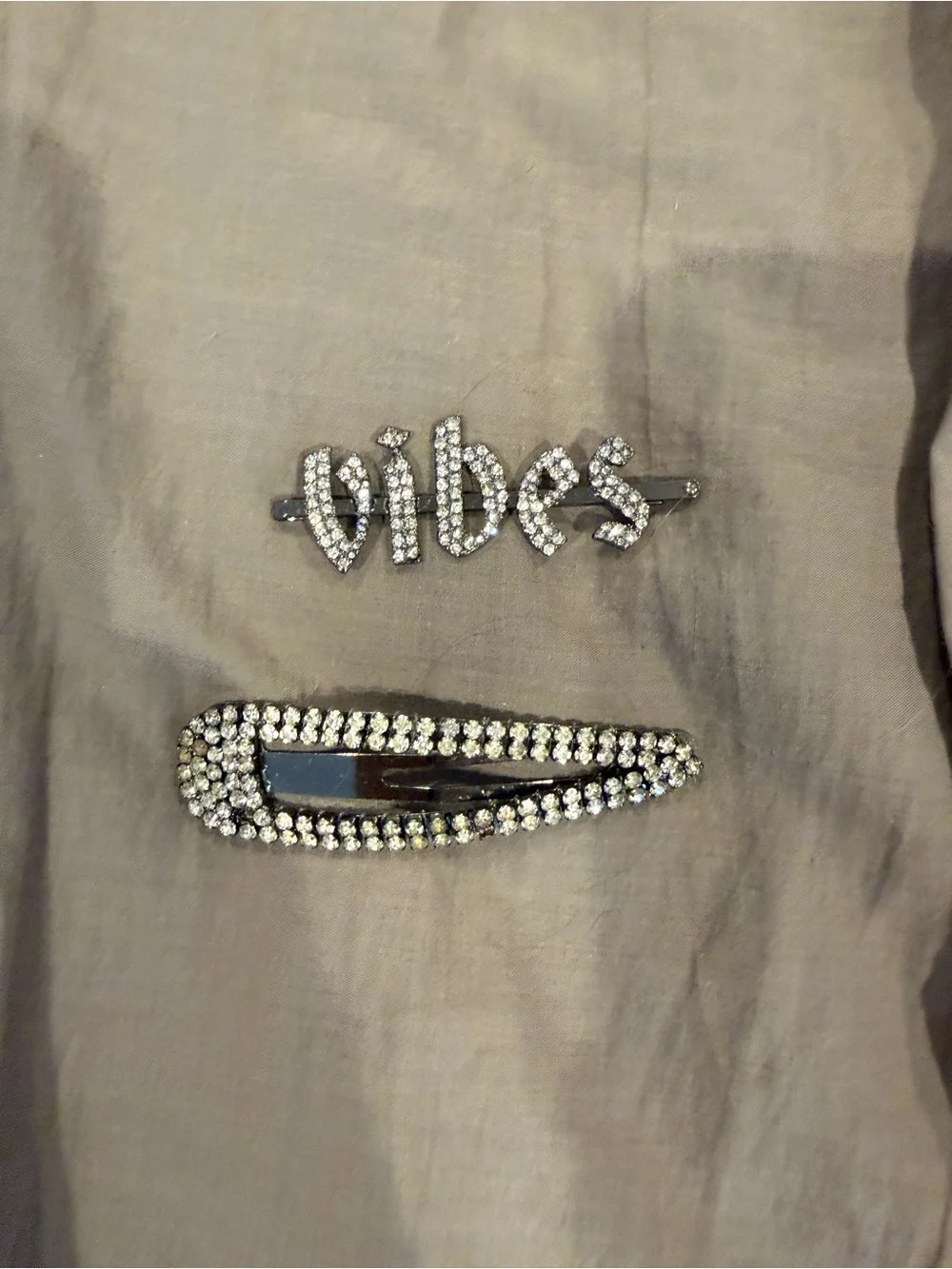 Kitsch Silver Crystal 'Vibes' Script and Rhinestone Snap Clip Set